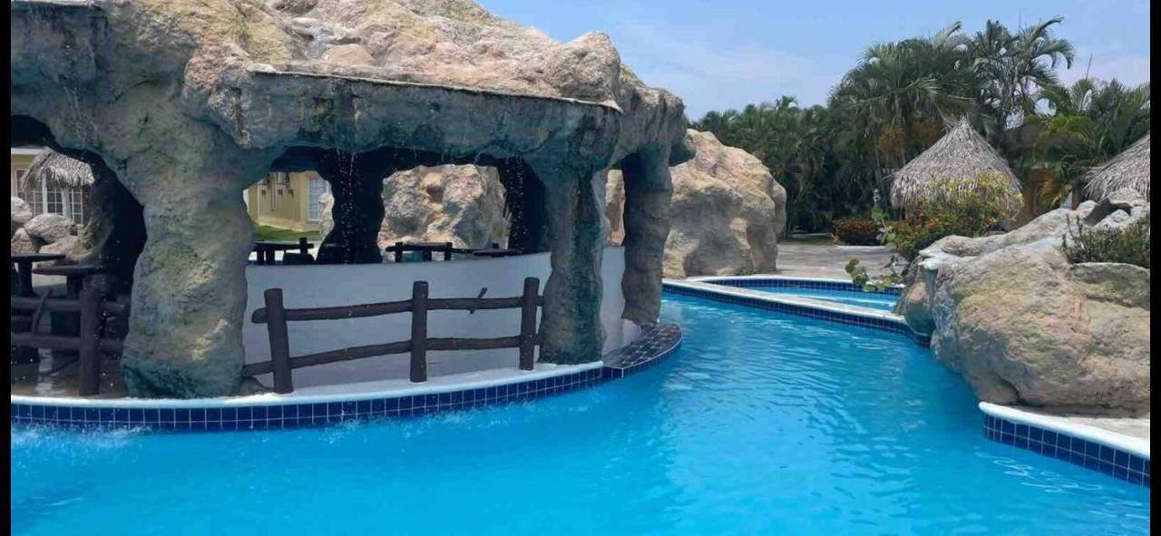 Villa De Ali In Palma Real La Ceiba Exterior photo